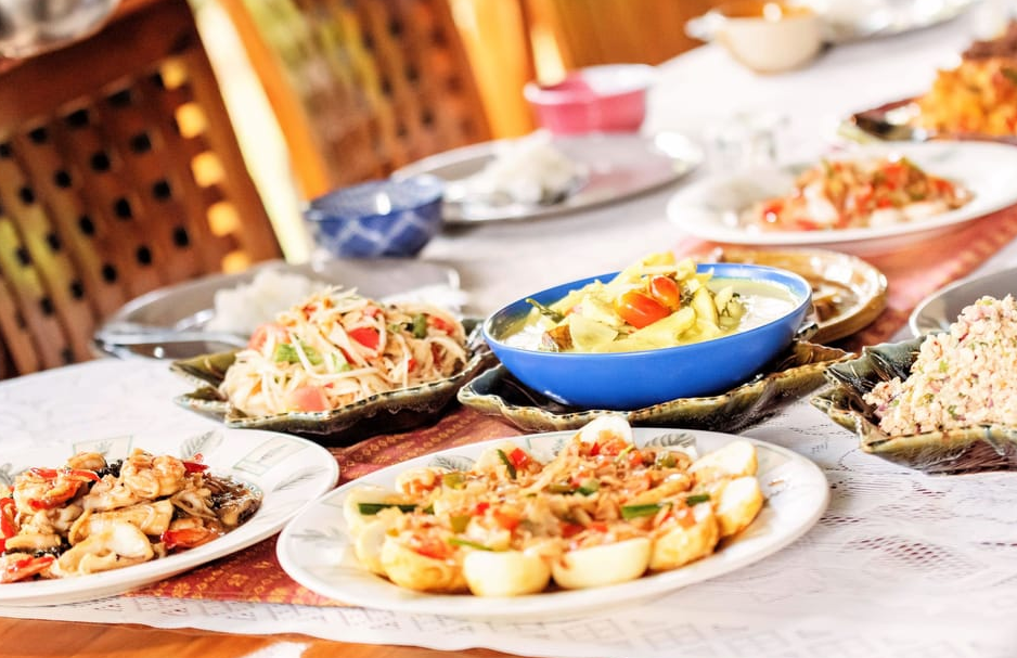 You are currently viewing Cours de cuisine thaïlandaise à Khao Lak : Une expérience authentique