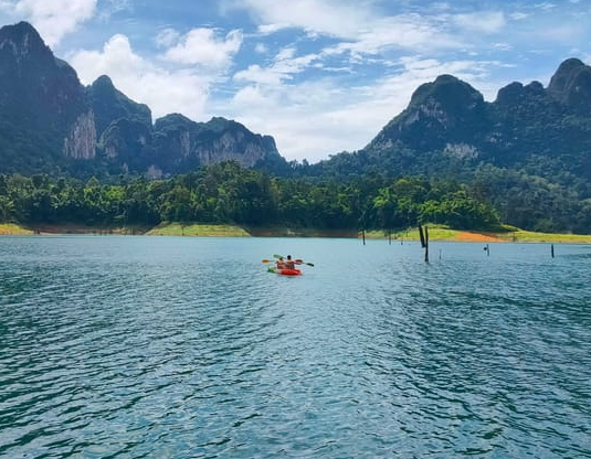 lac Cheow Lan kayak