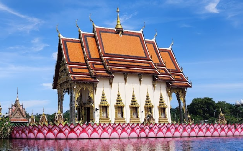 Wat Plai Laem temple bouddhiste