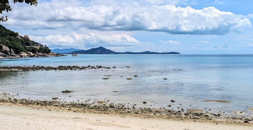 Lire la suite à propos de l’article Silver Beach Stones à Koh Samui : Une Plage discrète à Découvrir