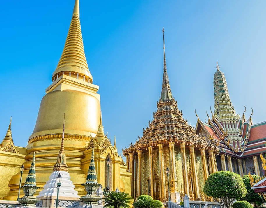 You are currently viewing Visiter le Grand Palais de Bangkok : Mon expérience et conseils pratiques