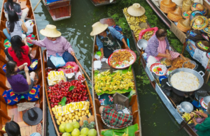 Lire la suite à propos de l’article Les marchés atypiques de Bangkok : Damnoen Saduak et Maeklong