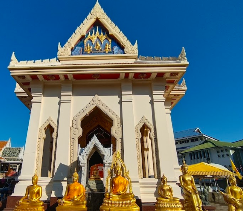 wat traimit près du chinatown debangkok