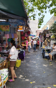 Lire la suite à propos de l’article Découvrez le marché Wang Lang à Bangkok : Un marché local avec peu de touristes