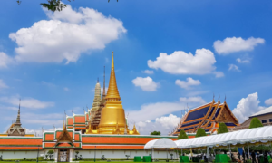 Lire la suite à propos de l’article Ma visite du Temple du Bouddha d’Émeraude à Bangkok : Je dis oui