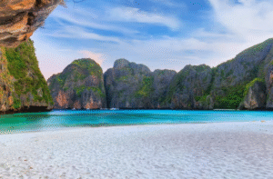 Lire la suite à propos de l’article Pourquoi choisir une excursion en hors-bord à Phi Phi et aux 4 îles au coucher du soleil ?