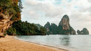 Lire la suite à propos de l’article Plages naturistes en Thaïlande : les spots nudistes les plus tolérés